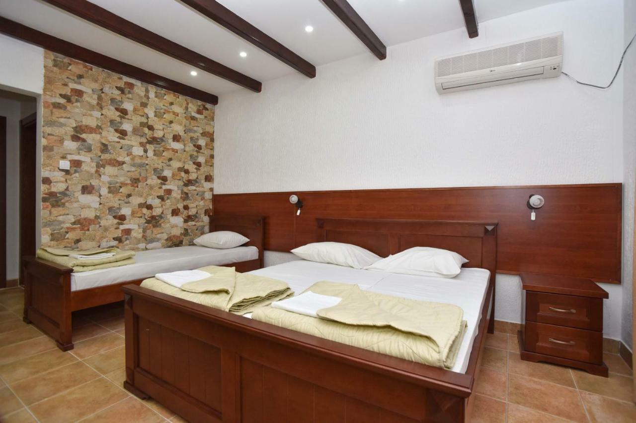 Hotel Galeb Čanj Extérieur photo