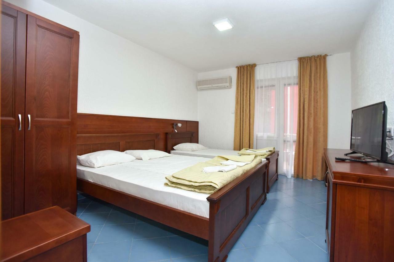 Hotel Galeb Čanj Extérieur photo