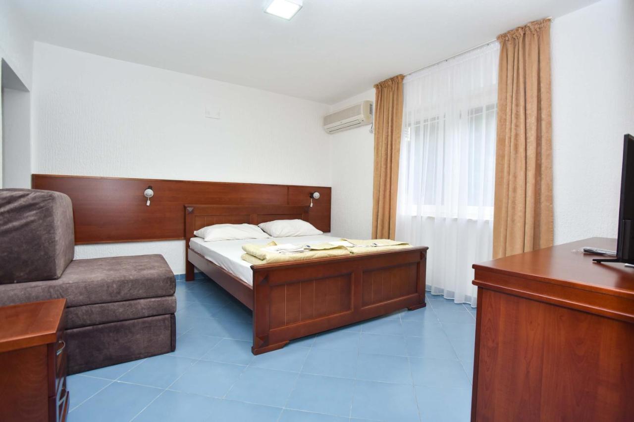 Hotel Galeb Čanj Extérieur photo